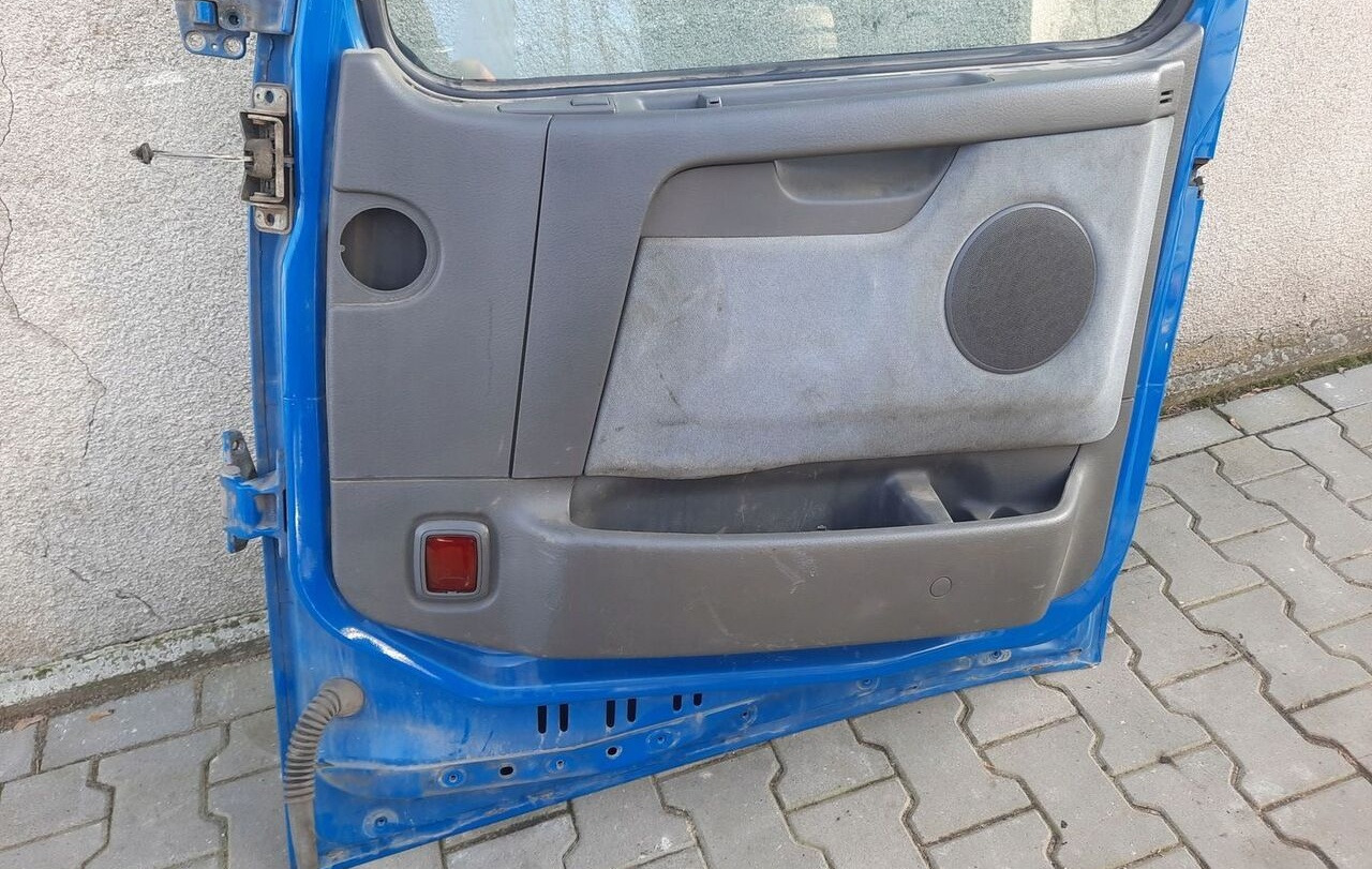 Volvo FH 12 13 - Puerta y piezas para Camión: foto 2 Volvo FH 12 13 - Puerta y piezas para Camión: foto 2