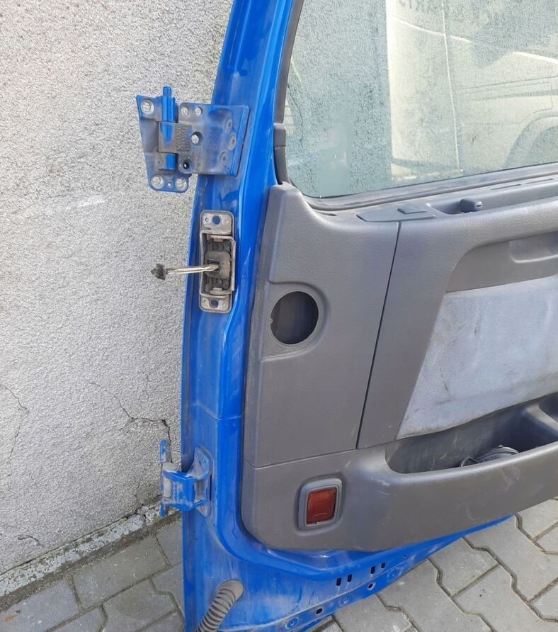 Volvo FH 12 13 - Puerta y piezas para Camión: foto 4 Volvo FH 12 13 - Puerta y piezas para Camión: foto 4