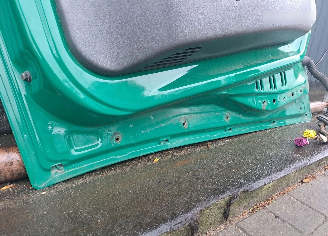 Volvo FH 13 LIFT - Puerta y piezas para Camión: foto 3 Volvo FH 13 LIFT - Puerta y piezas para Camión: foto 3