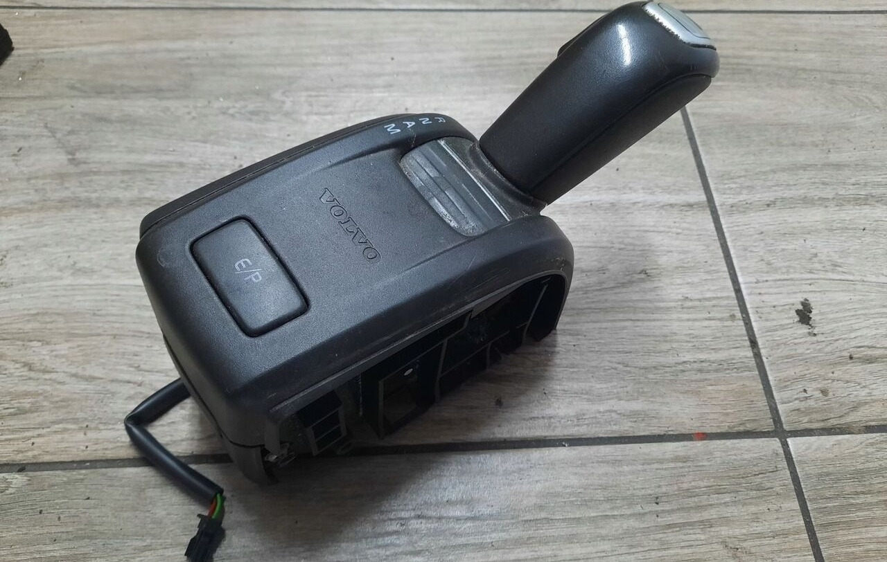 Volvo JOYSTICK ZMIANY BIEGÓW GAŁKA LEWAREK VOLVO FH FM 4 22583048 - Palanca de cambio para Camión: foto 1 Volvo JOYSTICK ZMIANY BIEGÓW GAŁKA LEWAREK VOLVO FH FM 4 22583048 - Palanca de cambio para Camión: foto 1