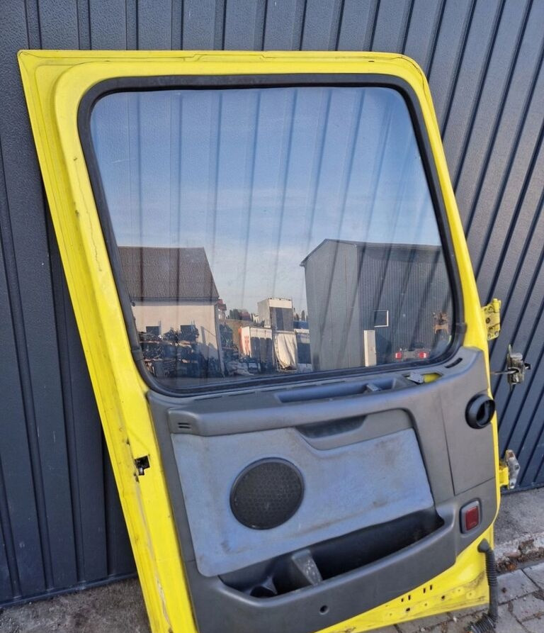 Volvo KOMPLETNE LEWE FH 12 13 Volvo FH 12 13 - Puerta y piezas para Camión: foto 3 Volvo KOMPLETNE LEWE FH 12 13 Volvo FH 12 13 - Puerta y piezas para Camión: foto 3