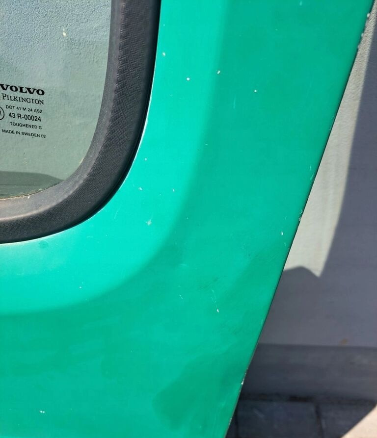 Volvo KOMPLETNE LEWE FH 12 13 Volvo - Puerta y piezas para Camión: foto 4 Volvo KOMPLETNE LEWE FH 12 13 Volvo - Puerta y piezas para Camión: foto 4
