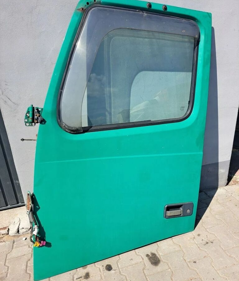 Volvo KOMPLETNE LEWE FH 12 13 Volvo - Puerta y piezas para Camión: foto 5 Volvo KOMPLETNE LEWE FH 12 13 Volvo - Puerta y piezas para Camión: foto 5