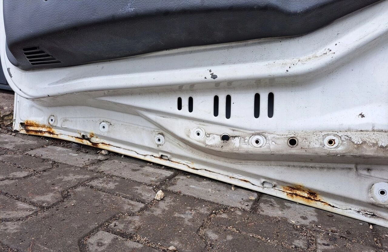 Volvo KOMPLETNE LEWE FH 13 LIFT Volvo OE - Puerta y piezas para Camión: foto 3 Volvo KOMPLETNE LEWE FH 13 LIFT Volvo OE - Puerta y piezas para Camión: foto 3