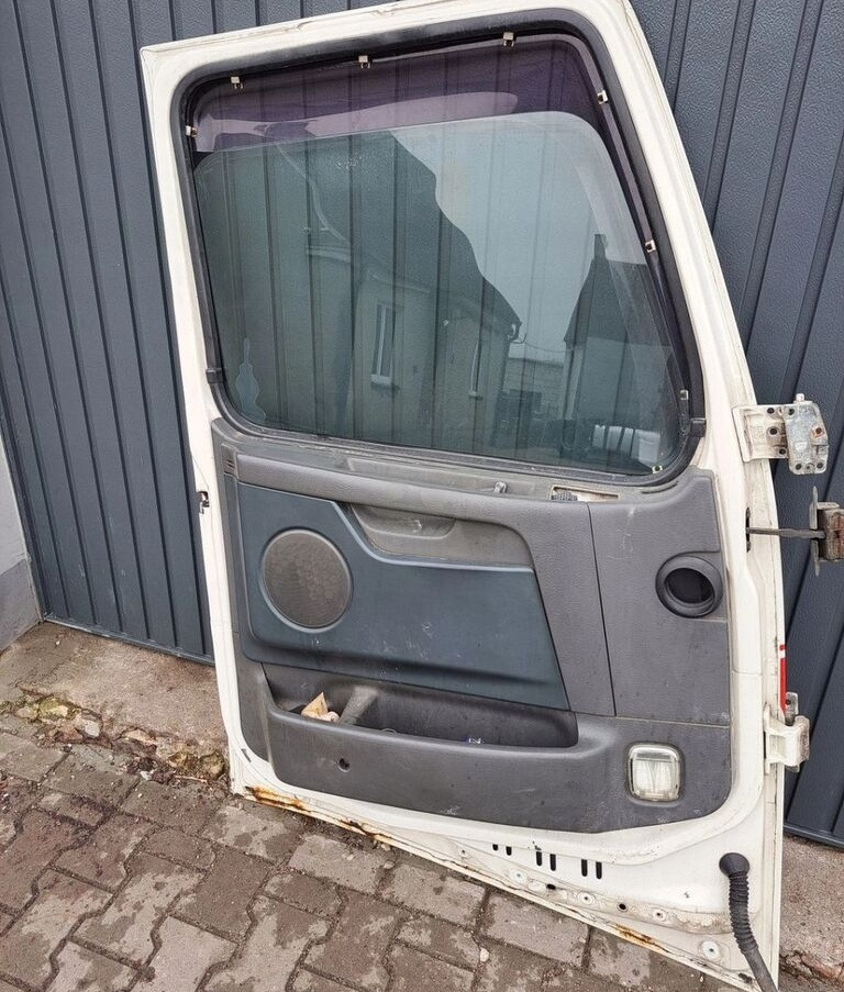 Volvo KOMPLETNE LEWE FH 13 LIFT Volvo OE - Puerta y piezas para Camión: foto 4 Volvo KOMPLETNE LEWE FH 13 LIFT Volvo OE - Puerta y piezas para Camión: foto 4