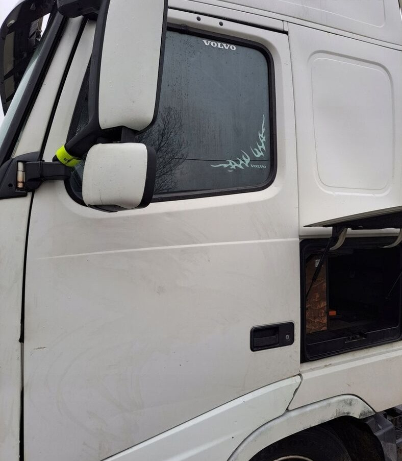 Volvo KOMPLETNE LIFT Volvo FH 13 - Puerta y piezas para Camión: foto 1 Volvo KOMPLETNE LIFT Volvo FH 13 - Puerta y piezas para Camión: foto 1