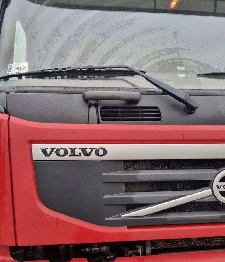 Volvo MASKA KOMPLETNA ATRAPA GRILL ORYGINAŁ FM 9 13 LIFT 82257549 Volvo ORYGINAŁ VOLVO FM 9 13 LIFT - Capota para Camión: foto 2 Volvo MASKA KOMPLETNA ATRAPA GRILL ORYGINAŁ FM 9 13 LIFT 82257549 Volvo ORYGINAŁ VOLVO FM 9 13 LIFT - Capota para Camión: foto 2
