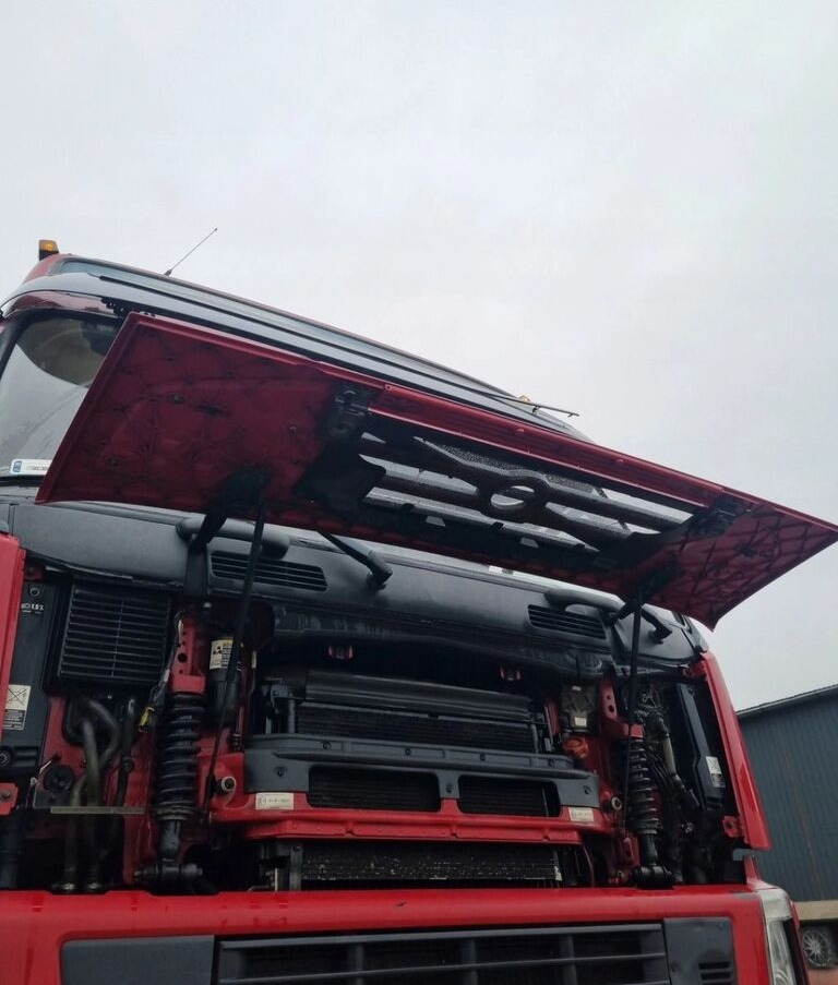 Volvo MASKA KOMPLETNA ATRAPA GRILL ORYGINAŁ FM 9 13 LIFT 82257549 Volvo ORYGINAŁ VOLVO FM 9 13 LIFT - Capota para Camión: foto 3 Volvo MASKA KOMPLETNA ATRAPA GRILL ORYGINAŁ FM 9 13 LIFT 82257549 Volvo ORYGINAŁ VOLVO FM 9 13 LIFT - Capota para Camión: foto 3