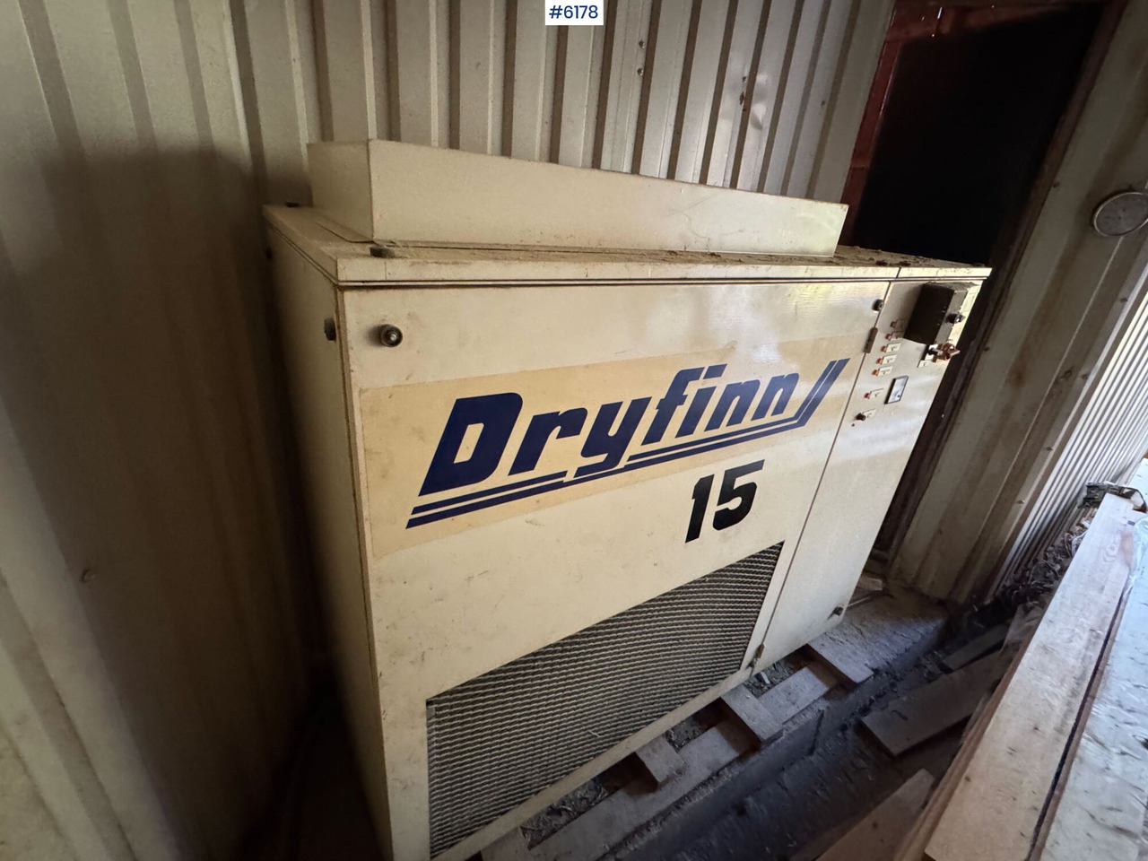 1997 Dryfinn 15 drying unit with circulation fans and trolley - Equipo de climatización industrial: foto 2 1997 Dryfinn 15 drying unit with circulation fans and trolley - Equipo de climatización industrial: foto 2