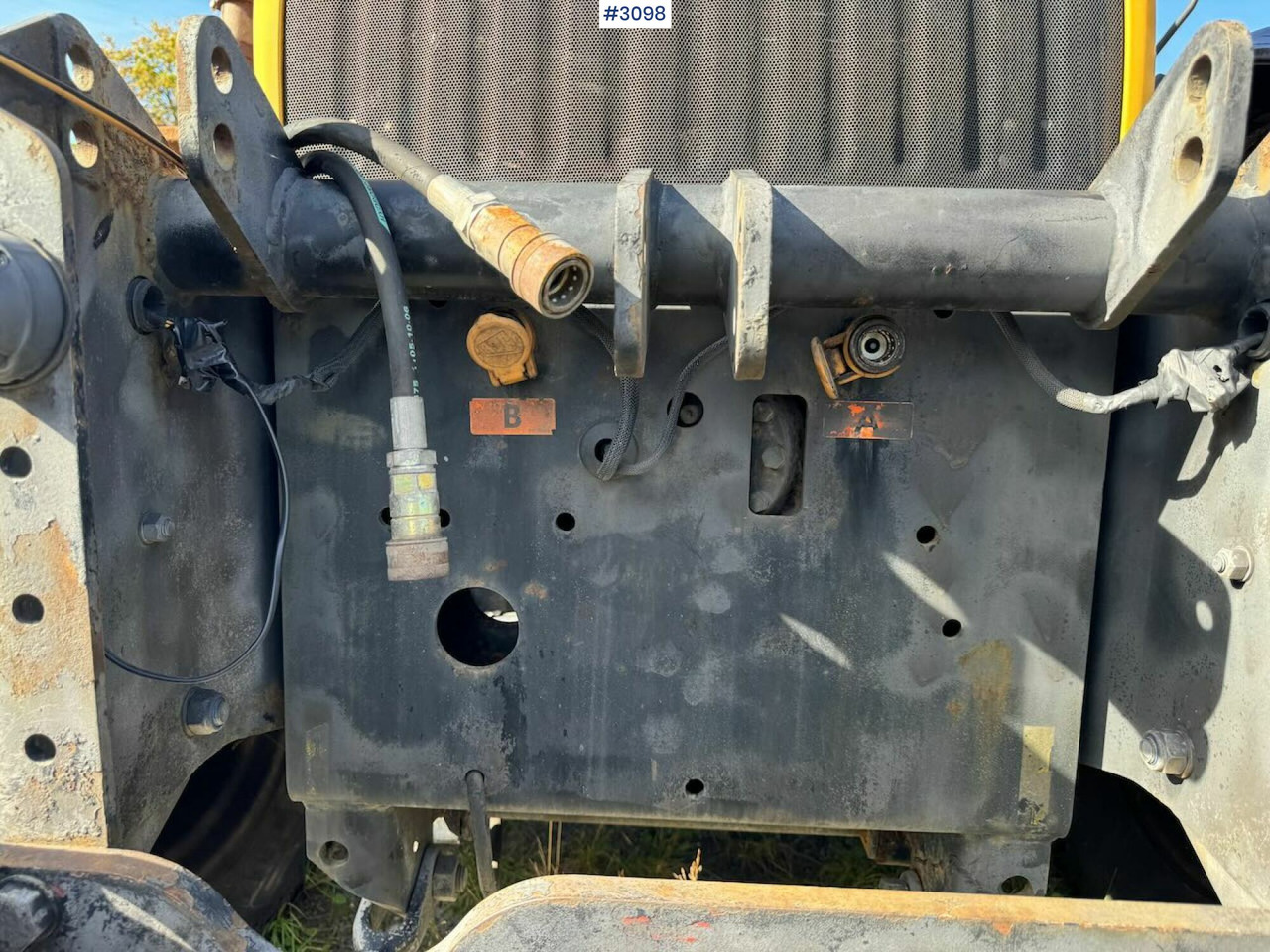 Tractor 2001 JCB Fastrac 3185 4x4. The plow rigged and two sets of tires.: foto 13 Tractor 2001 JCB Fastrac 3185 4x4. The plow rigged and two sets of tires.: foto 13