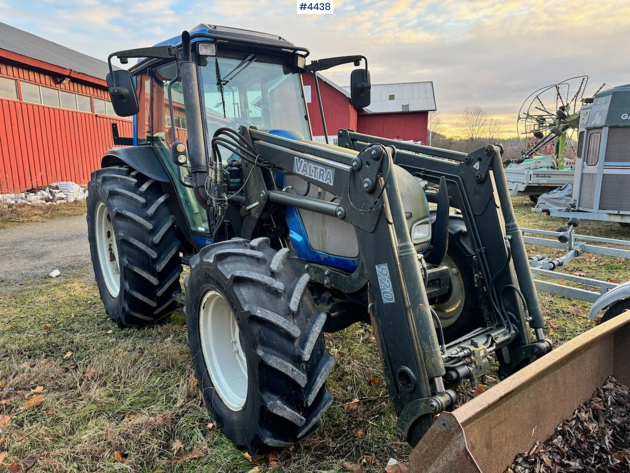 2005 Valtra A75-4 4x4 w/ Front loader and bucket. 3250 hours! - Tractor: foto 1 2005 Valtra A75-4 4x4 w/ Front loader and bucket. 3250 hours! - Tractor: foto 1