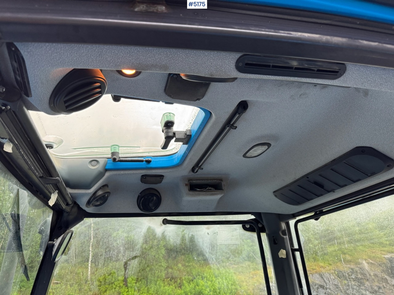 Tractor 2013 Landini Powermondial 120 w/front loader and some equipment. Low hours!: foto 20