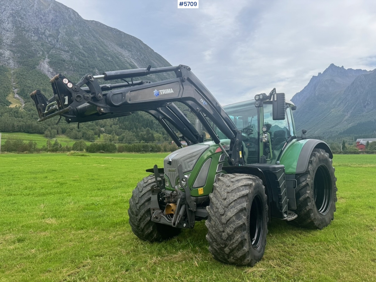 2017 Fendt 724 Vario w/ GPS, Front PTO, Loader and hydraulics. - Tractor: foto 2 2017 Fendt 724 Vario w/ GPS, Front PTO, Loader and hydraulics. - Tractor: foto 2