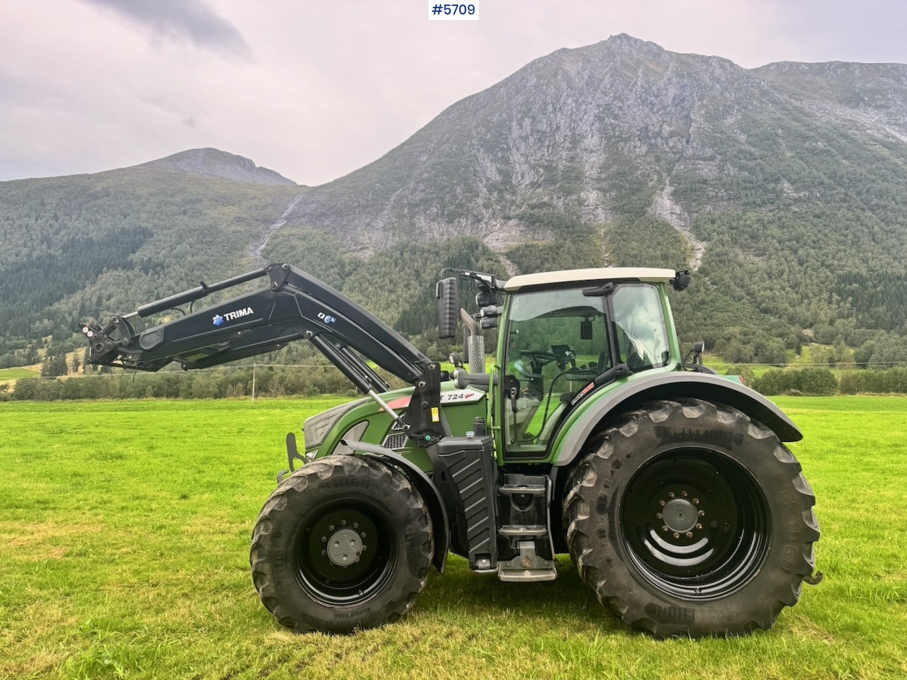 2017 Fendt 724 Vario w/ GPS, Front PTO, Loader and hydraulics. - Tractor: foto 4 2017 Fendt 724 Vario w/ GPS, Front PTO, Loader and hydraulics. - Tractor: foto 4
