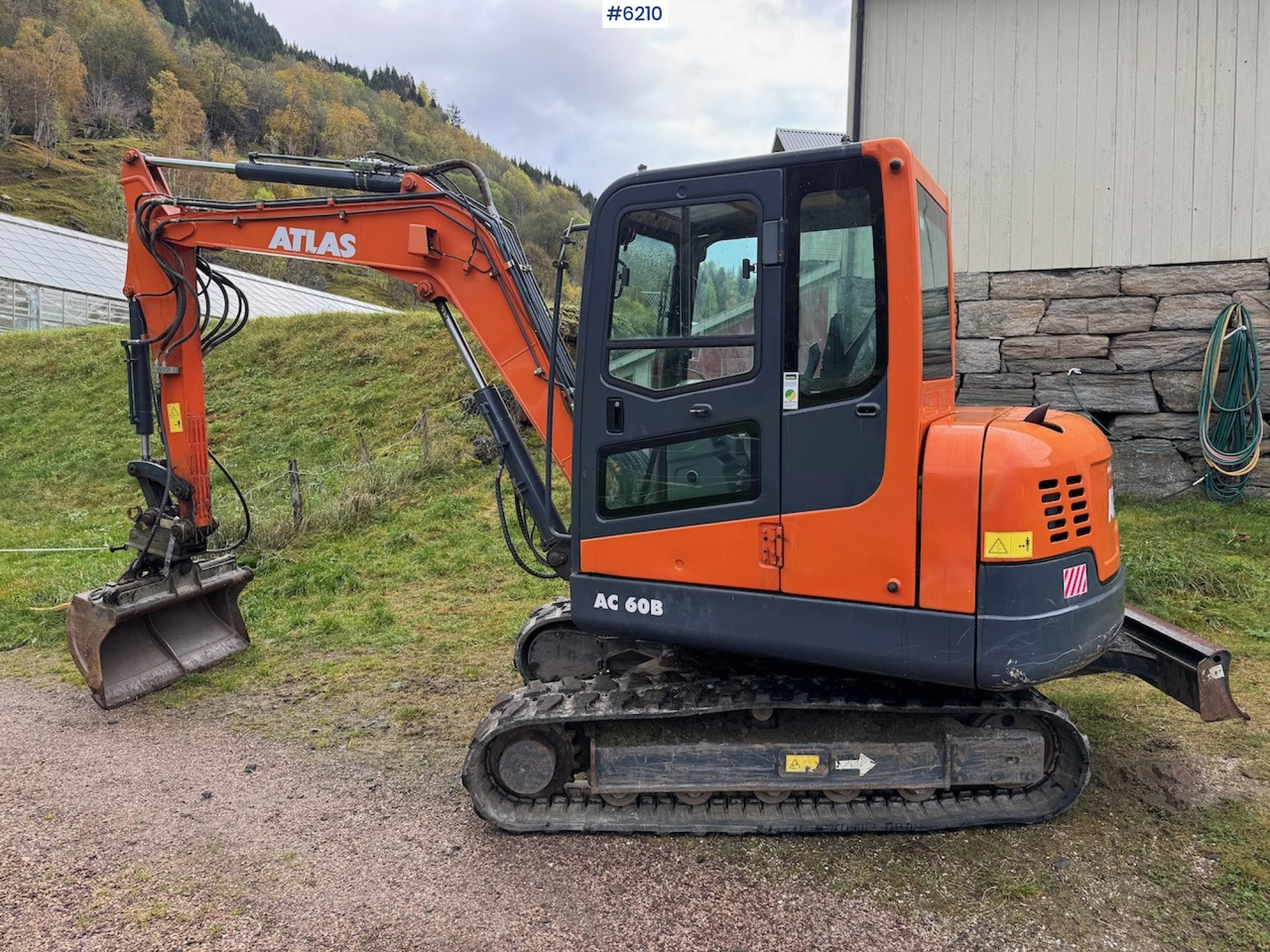 2019 Atlas AC 60B with 3 buckets, grapple, and spike. Low hours!! - Excavadora: foto 2 2019 Atlas AC 60B with 3 buckets, grapple, and spike. Low hours!! - Excavadora: foto 2
