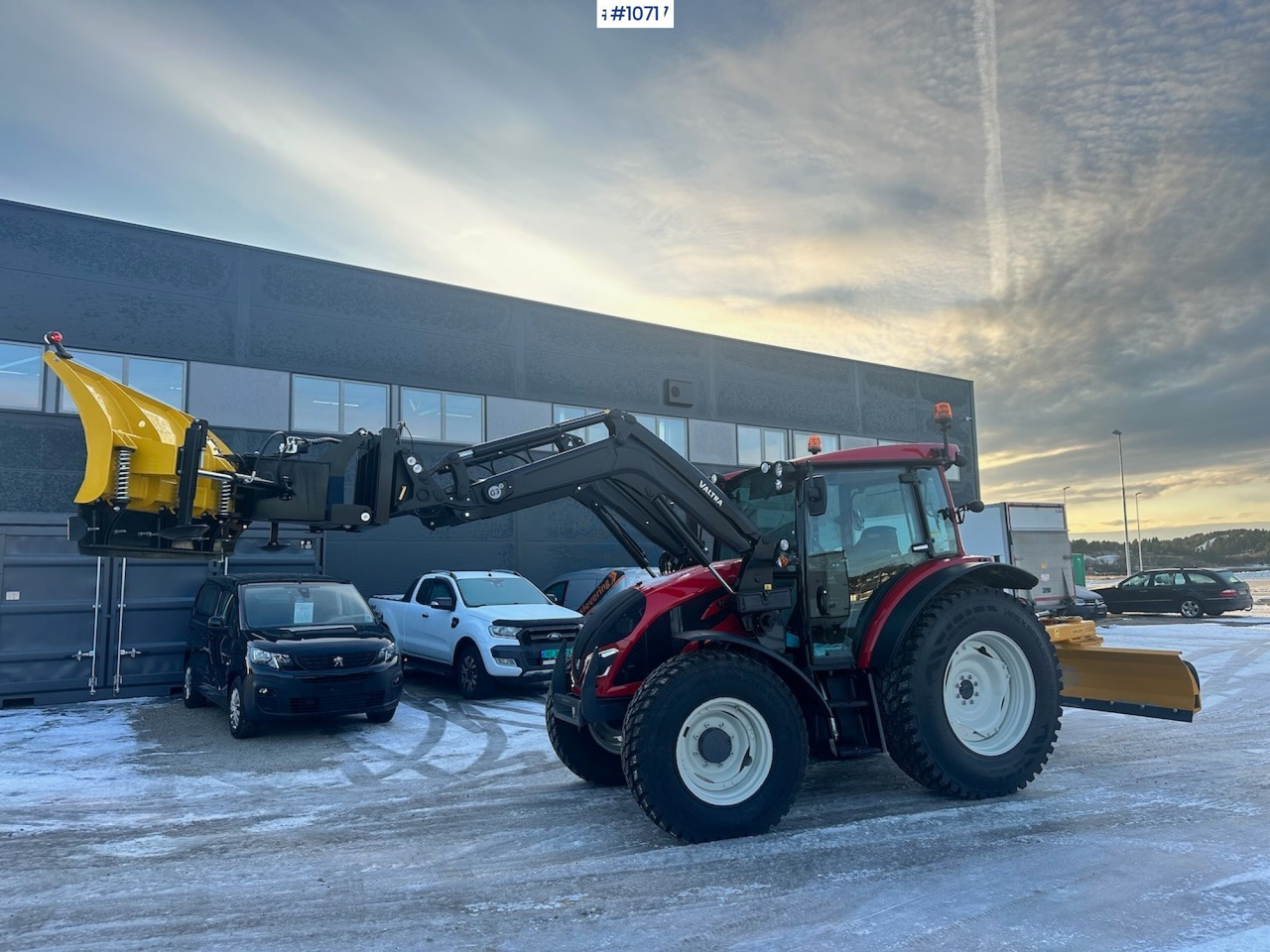 2023 Valtra A95 4x4 Tractor w/ Front Loader, Plow and Back plow - Tractor: foto 1 2023 Valtra A95 4x4 Tractor w/ Front Loader, Plow and Back plow - Tractor: foto 1