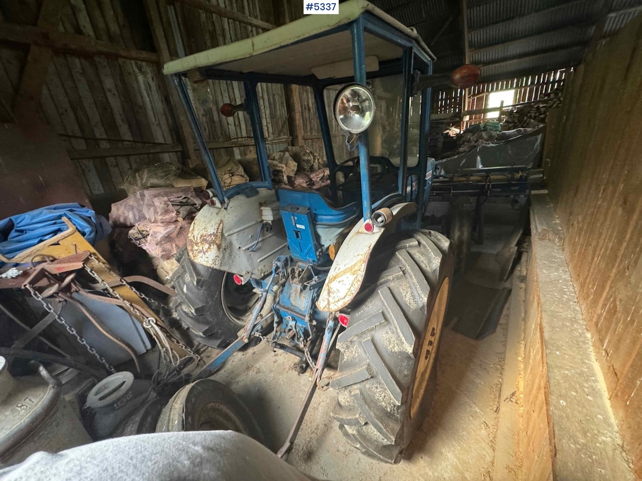 Tractor Ford 3000 traktor m/ skuffe: foto 6 Tractor Ford 3000 traktor m/ skuffe: foto 6