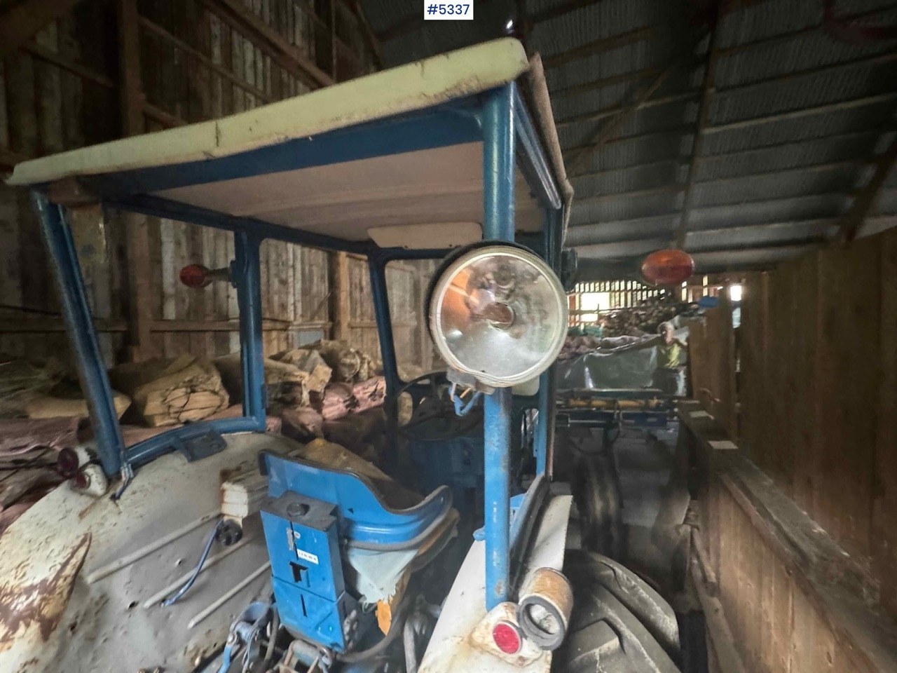 Tractor Ford 3000 traktor m/ skuffe: foto 10 Tractor Ford 3000 traktor m/ skuffe: foto 10