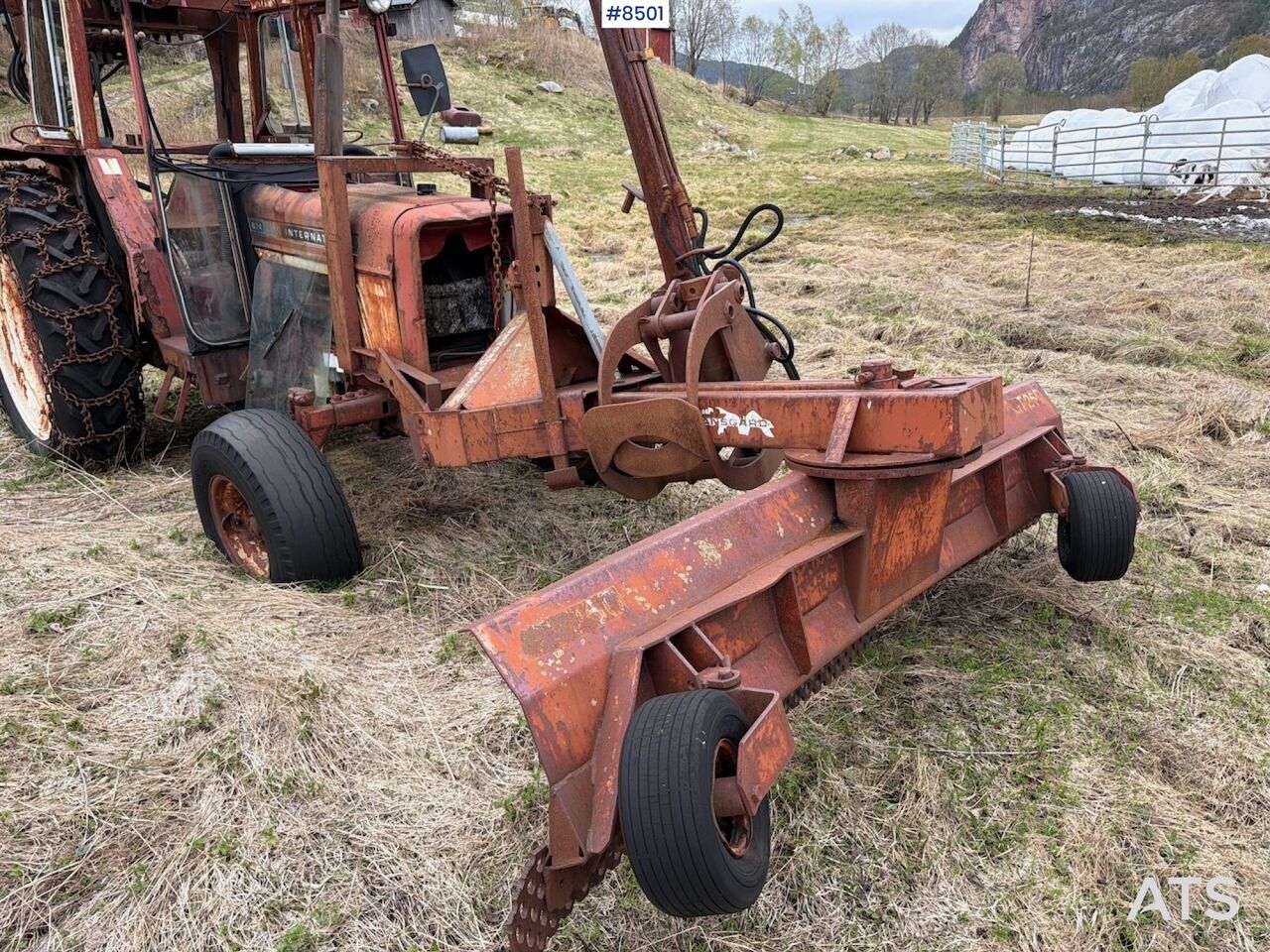 International 674 Backhoe loader Rep.object - Tractor: foto 2 International 674 Backhoe loader Rep.object - Tractor: foto 2