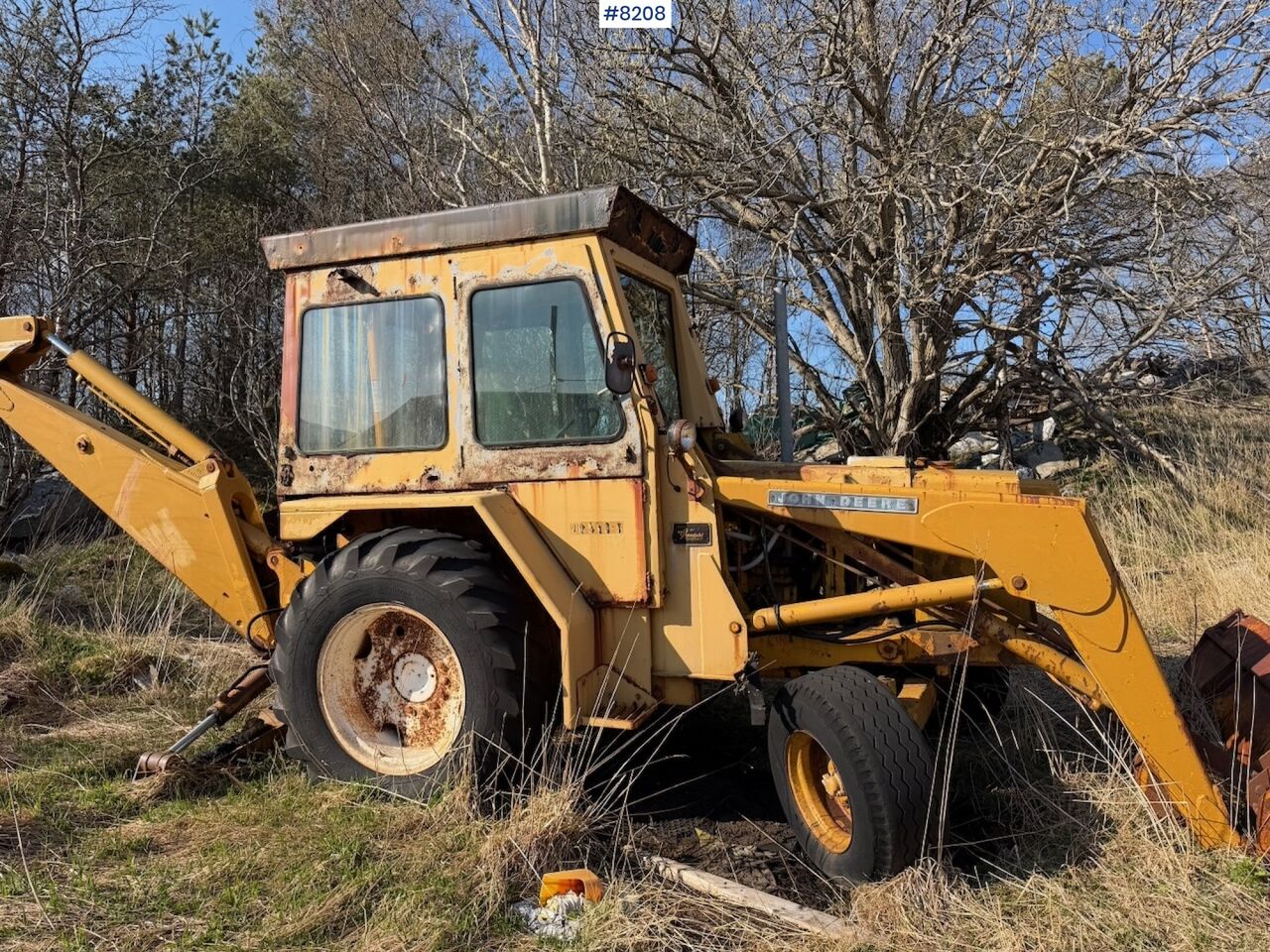John Deere 500-C Backhoe loader with blade and bucket – repair object - Tractor: foto 1 John Deere 500-C Backhoe loader with blade and bucket – repair object - Tractor: foto 1