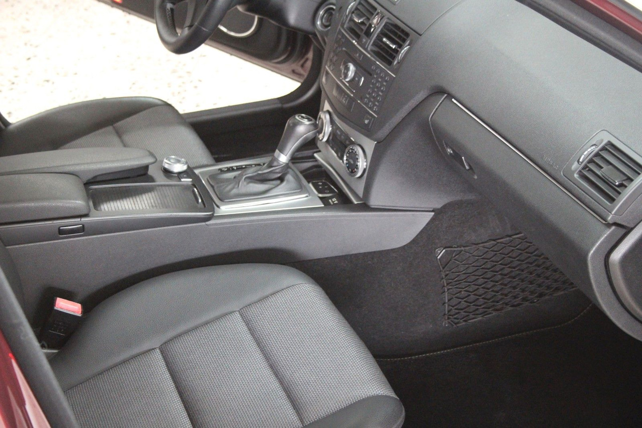 Sedan Mercedes-Benz C 230 Avantgarde Automatik sehr gepflegt! 130tKM: foto 12