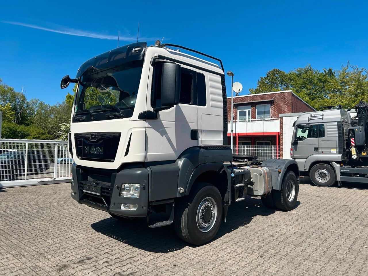 MAN 18.500 TGS SZM mit Hydrl. Pumpe 4x4 - Cabeza tractora: foto 2 MAN 18.500 TGS SZM mit Hydrl. Pumpe 4x4 - Cabeza tractora: foto 2