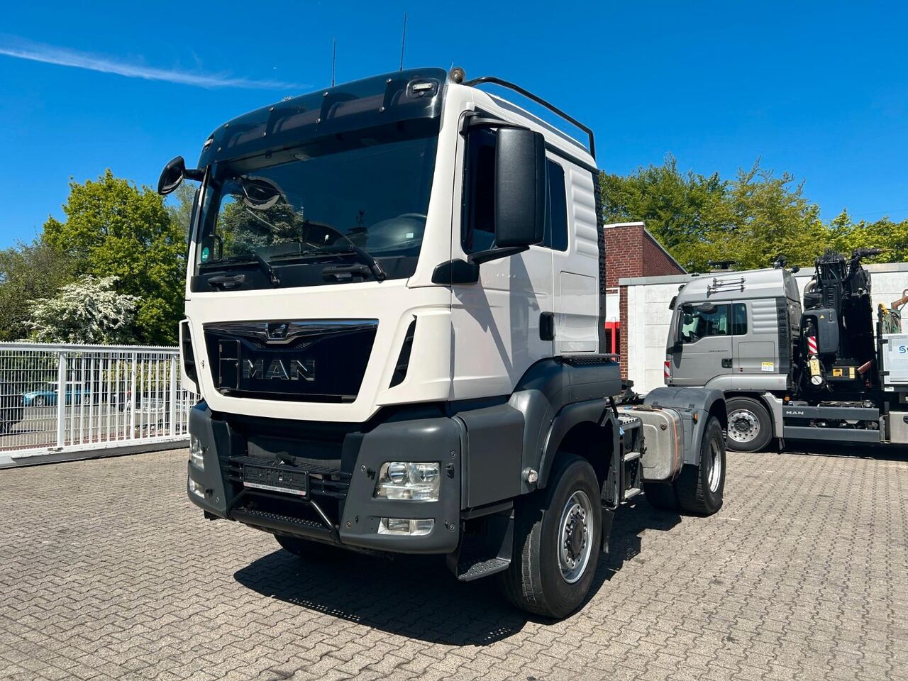 MAN 18.500 TGS SZM mit Hydrl. Pumpe 4x4 - Cabeza tractora: foto 1 MAN 18.500 TGS SZM mit Hydrl. Pumpe 4x4 - Cabeza tractora: foto 1