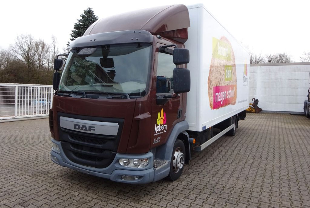 DAF LF 220 Koffer mit Palfinger LBW 4x2 - Furgoneta: foto 1 DAF LF 220 Koffer mit Palfinger LBW 4x2 - Furgoneta: foto 1