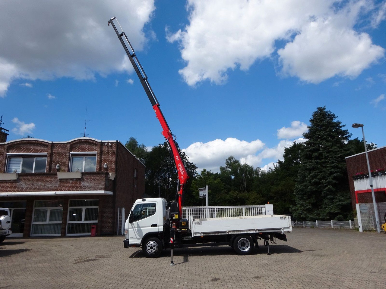 FUSO Canter 7C15 mit FASSI F65A Kran - Caja abierta furgoneta: foto 2 FUSO Canter 7C15 mit FASSI F65A Kran - Caja abierta furgoneta: foto 2
