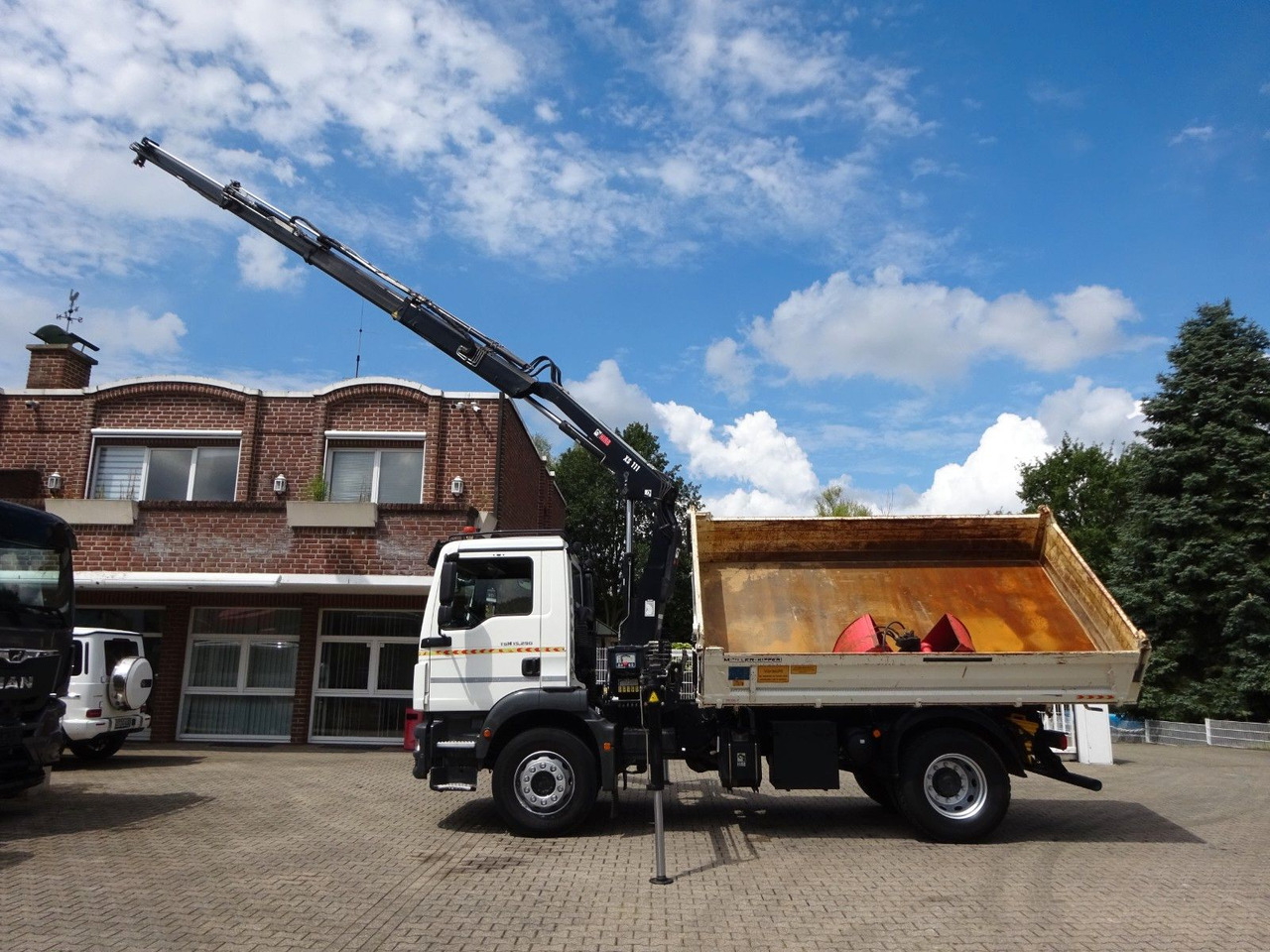 MAN 15.290 TGM 3Skipper + HIAB 111-B3 HIDUO Kran 4x2 - Volquete camión, Camión grúa: foto 1 MAN 15.290 TGM 3Skipper + HIAB 111-B3 HIDUO Kran 4x2 - Volquete camión, Camión grúa: foto 1