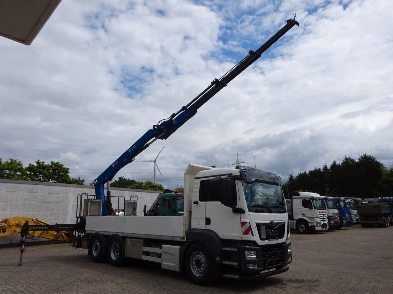 MAN 26.420 TGS Pritsche + HIAB 211 HIPRO Kran - Camión grúa: foto 3 MAN 26.420 TGS Pritsche + HIAB 211 HIPRO Kran - Camión grúa: foto 3
