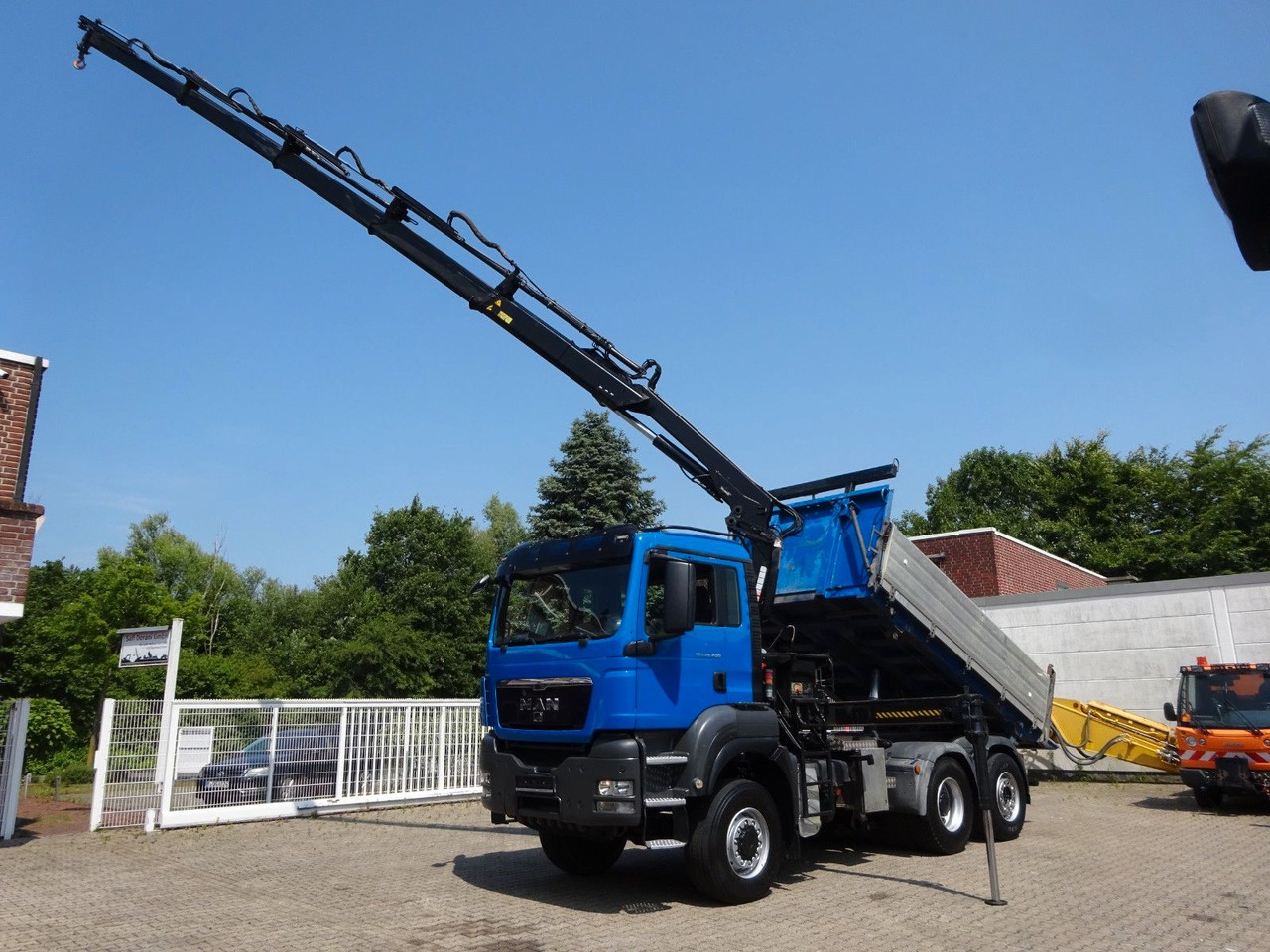 MAN 28.400 TGS 3Skipper+HIAB 166 E-4 HIPRPO 6x4-4 - Volquete camión, Camión grúa: foto 1 MAN 28.400 TGS 3Skipper+HIAB 166 E-4 HIPRPO 6x4-4 - Volquete camión, Camión grúa: foto 1