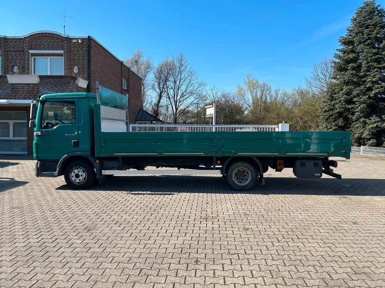 MAN 8.180 TGL Pritsche 4x2 - Caja abierta furgoneta: foto 3 MAN 8.180 TGL Pritsche 4x2 - Caja abierta furgoneta: foto 3