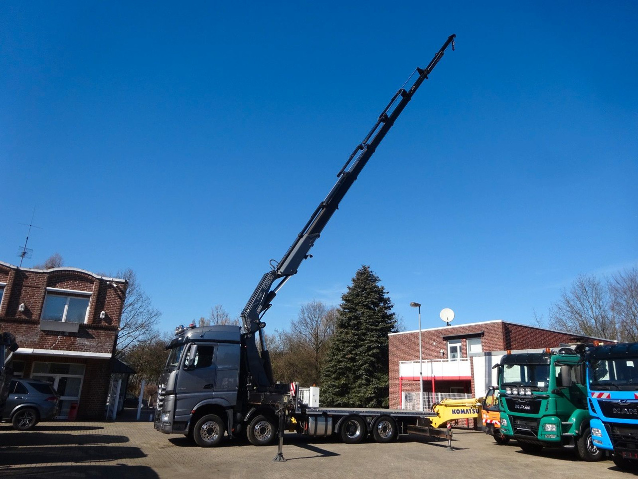 Mercedes-Benz 3453 Plattform + Fassi F820 Kran 8x2 Mercedes-Benz 3453 FASSI F820 Kran 8x Hydr. Ausschub - Camión grúa, Camión caja abierta: foto 4 Mercedes-Benz 3453 Plattform + Fassi F820 Kran 8x2 Mercedes-Benz 3453 FASSI F820 Kran 8x Hydr. Ausschub - Camión grúa, Camión caja abierta: foto 4
