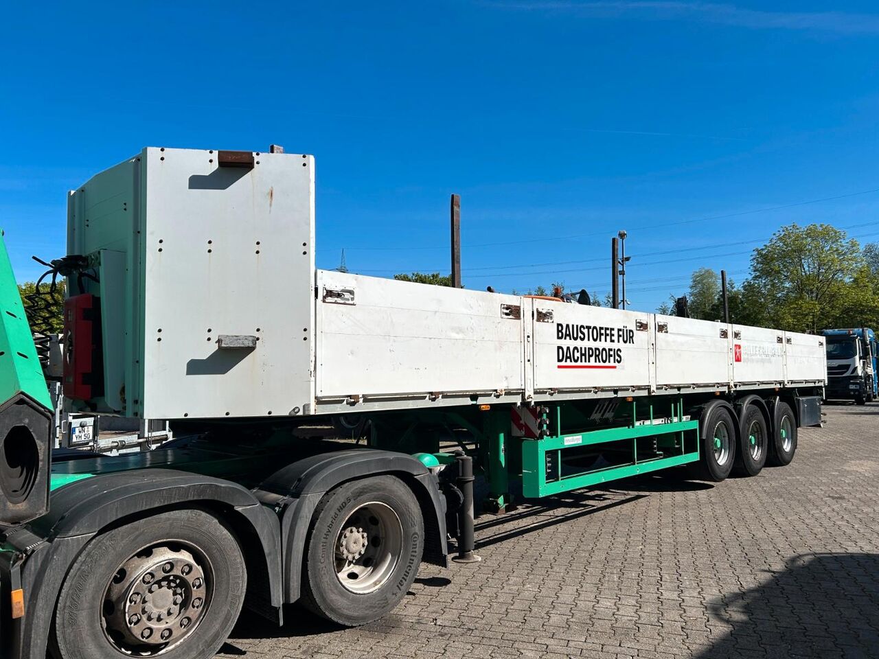 Meusburger Pritsche Sattelauflieger mit 3 Achsen - Semirremolque plataforma/ Caja abierta: foto 1 Meusburger Pritsche Sattelauflieger mit 3 Achsen - Semirremolque plataforma/ Caja abierta: foto 1