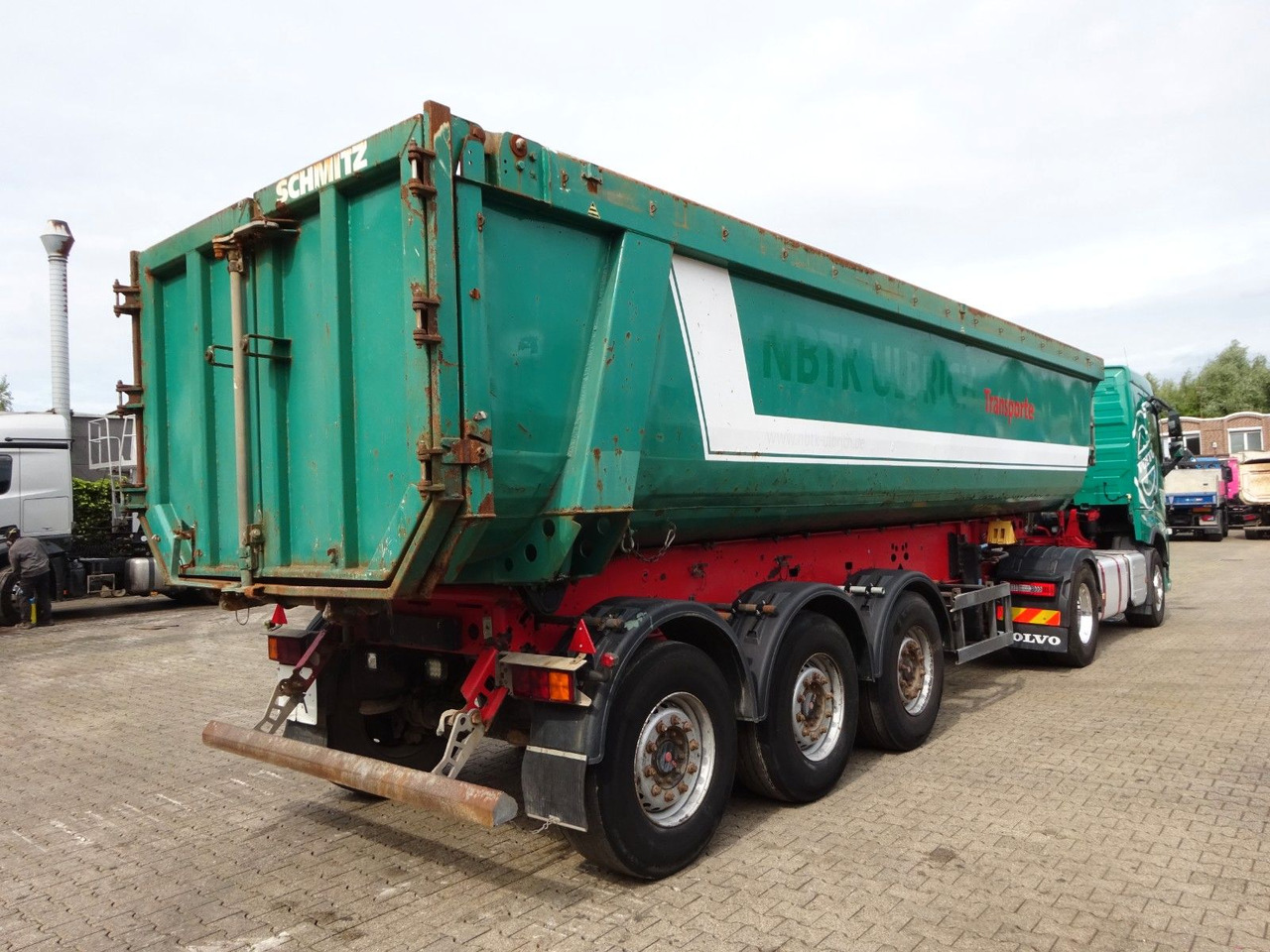 Schmitz Cargobull Kipp Auflieger Stahlmulde SKI 24 mit 3 Achsen - Volquete semirremolque: foto 5 Schmitz Cargobull Kipp Auflieger Stahlmulde SKI 24 mit 3 Achsen - Volquete semirremolque: foto 5