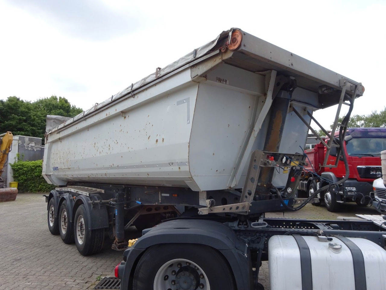 Schmitz Cargobull SGF S3 Kipp Auflieger Mulde mit 3 Achsen - Volquete semirremolque: foto 2 Schmitz Cargobull SGF S3 Kipp Auflieger Mulde mit 3 Achsen - Volquete semirremolque: foto 2