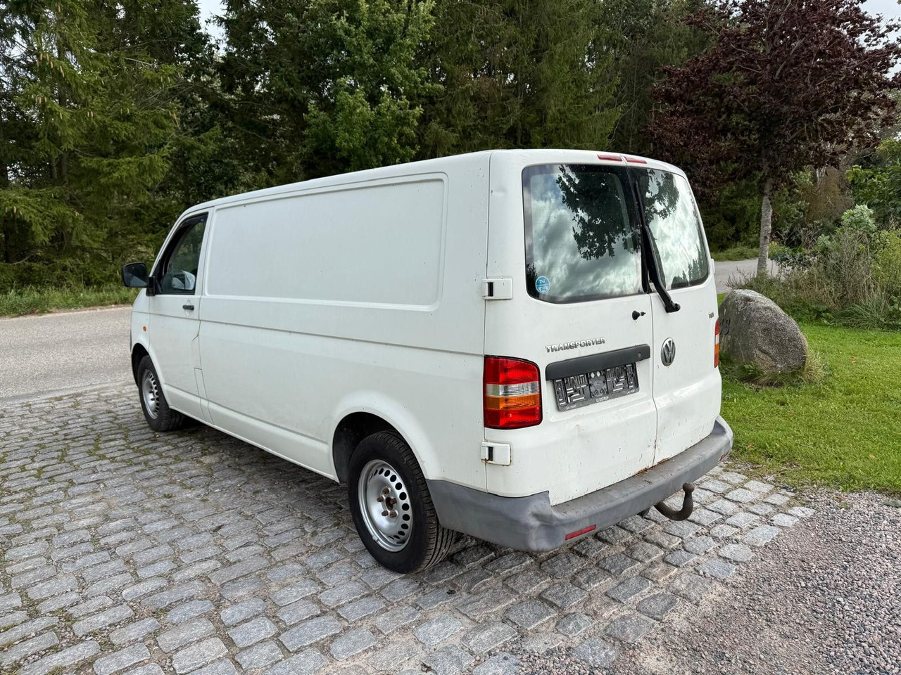 Volkswagen T5 Transporter 2.5 TDI Kasten lang *2500 € - Furgoneta pequeña: foto 3 Volkswagen T5 Transporter 2.5 TDI Kasten lang *2500 € - Furgoneta pequeña: foto 3