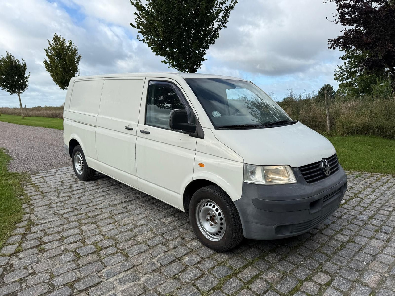 Volkswagen T5 Transporter 2.5 TDI Kasten lang - Furgoneta pequeña: foto 1 Volkswagen T5 Transporter 2.5 TDI Kasten lang - Furgoneta pequeña: foto 1