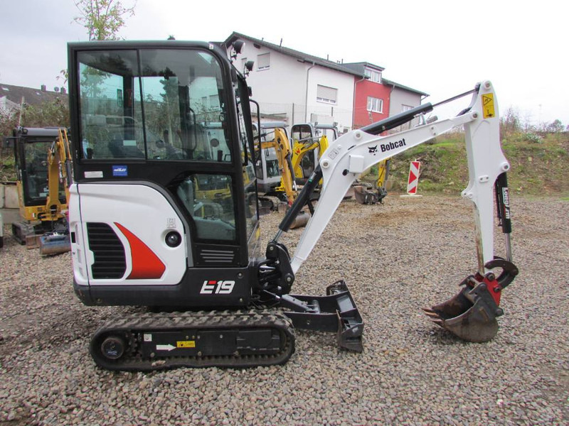 Bobcat E 19 Minibagger 22.500 EUR - Miniexcavadora: foto 1 Bobcat E 19 Minibagger 22.500 EUR - Miniexcavadora: foto 1