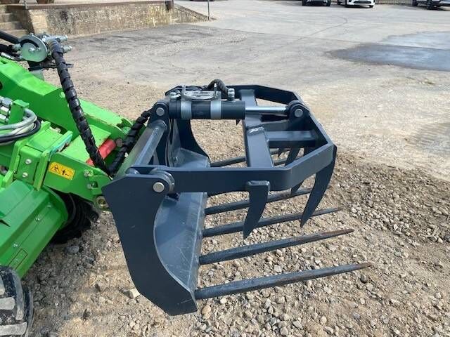 Avant Allroundgreifer / Krokodilgebiss A 36313 1.500 EUR - Implemento para Maquinaria de construcción: foto 3 Avant Allroundgreifer / Krokodilgebiss A 36313 1.500 EUR - Implemento para Maquinaria de construcción: foto 3