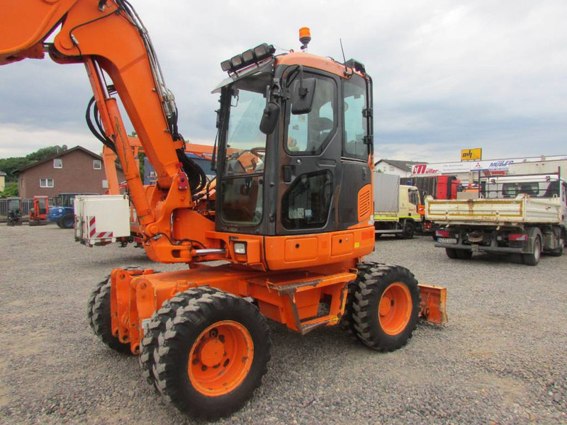 Komatsu PW 98 MR-8 Mobilbagger 39.500 EUR - Excavadora de ruedas: foto 2 Komatsu PW 98 MR-8 Mobilbagger 39.500 EUR - Excavadora de ruedas: foto 2