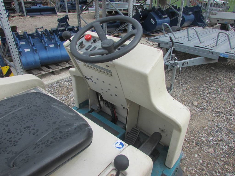 TENNANT 6200U01 964 Kehrmaschine 1.000 EUR - Barredora vial: foto 4 TENNANT 6200U01 964 Kehrmaschine 1.000 EUR - Barredora vial: foto 4