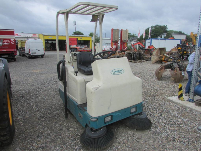 TENNANT 6200U01 964 Kehrmaschine 1.000 EUR - Barredora vial: foto 3 TENNANT 6200U01 964 Kehrmaschine 1.000 EUR - Barredora vial: foto 3
