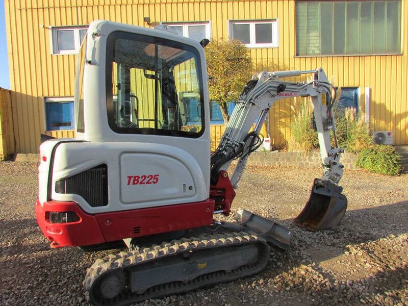 Takeuchi TB 225 V3 Minibagger 30.500 EUR - Miniexcavadora: foto 4 Takeuchi TB 225 V3 Minibagger 30.500 EUR - Miniexcavadora: foto 4