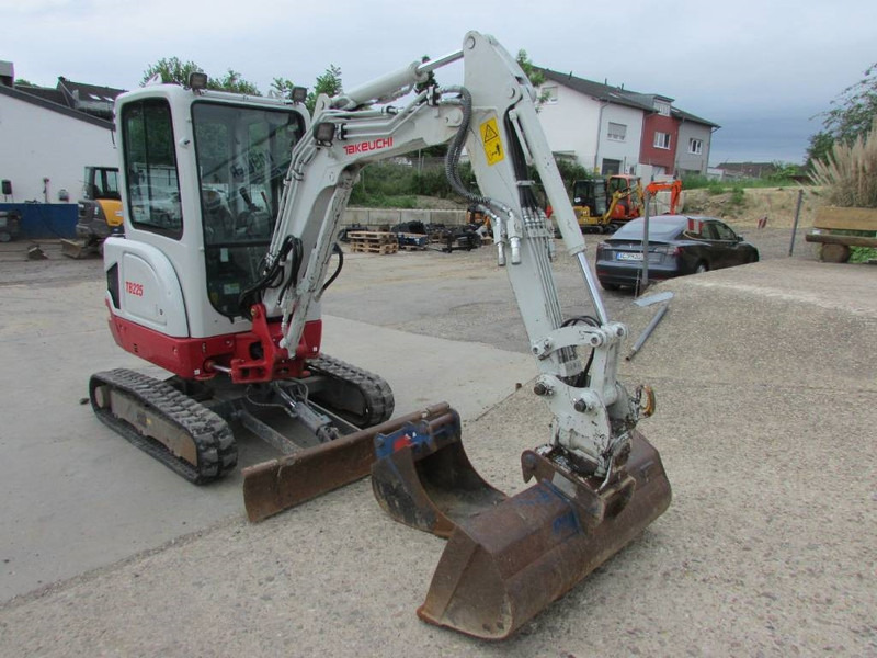 Takeuchi TB225 V3 Minibagger 32.000 EUR net - Miniexcavadora: foto 2 Takeuchi TB225 V3 Minibagger 32.000 EUR net - Miniexcavadora: foto 2