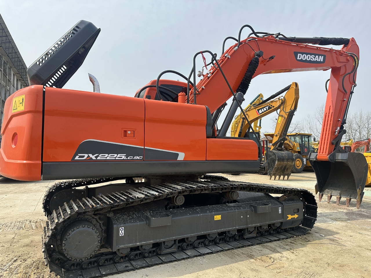 DOOSAN DX225LC-9C - Excavadora de cadenas: foto 1 DOOSAN DX225LC-9C - Excavadora de cadenas: foto 1