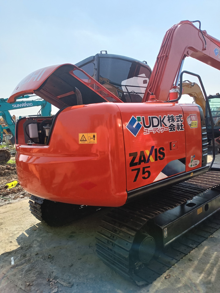 HITACHI ZX75 - Excavadora de cadenas: foto 2 HITACHI ZX75 - Excavadora de cadenas: foto 2