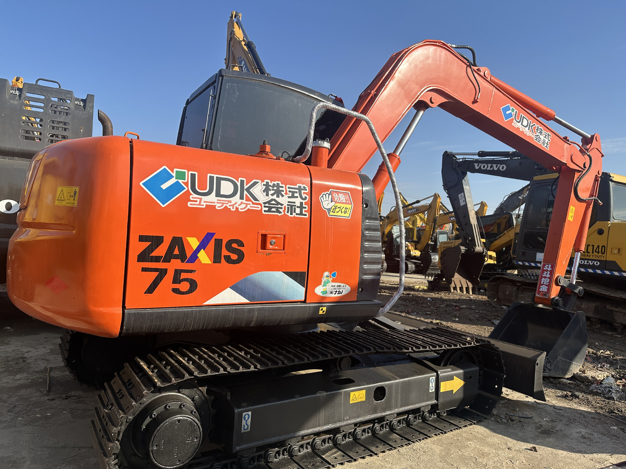 HITACHI ZX75 - Excavadora de cadenas: foto 1 HITACHI ZX75 - Excavadora de cadenas: foto 1