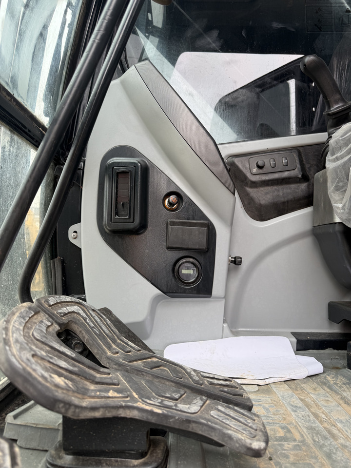 HYUNDAI HX220HD - Excavadora de cadenas: foto 4 HYUNDAI HX220HD - Excavadora de cadenas: foto 4